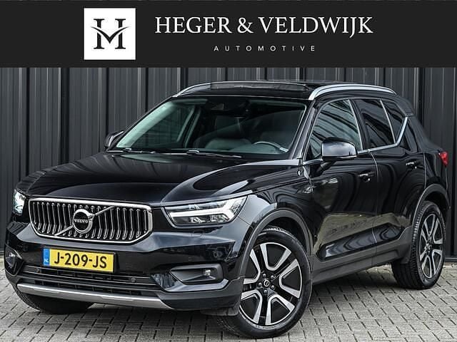 Zwart Gebruikt 2020 Volvo XC40 Inscription SUV | € 25.400 (Eerlijke prijs) - Afbeelding 1/4