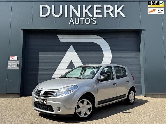 Grijs Gebruikt 2009 Dacia Sandero Ambiance Hatchback | € 2.450 (Eerlijke prijs) - Afbeelding 1/4