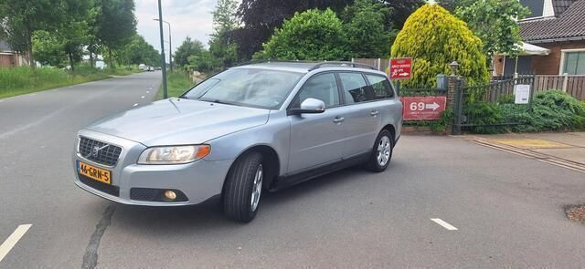 Grijs Gebruikt 2008 Volvo V70 Momentum Stationwagen | € 3.950 (Eerlijke prijs) - Afbeelding 1/4