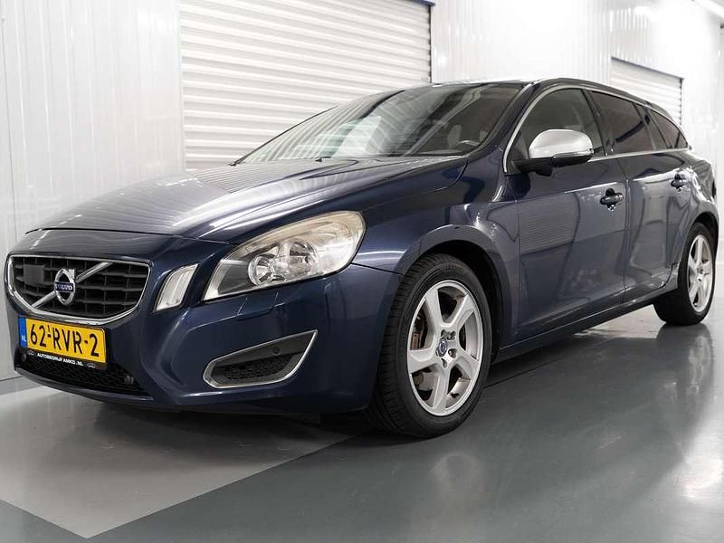 Blauw Gebruikt 2011 Volvo V60 Momentum Stationwagen | € 11.500 (Iets duurder) - Afbeelding 1/4