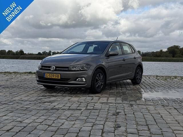 Grijs Gebruikt 2021 VW Polo Comfortline Hatchback | € 15.250 (Goede deal) - Afbeelding 1/4