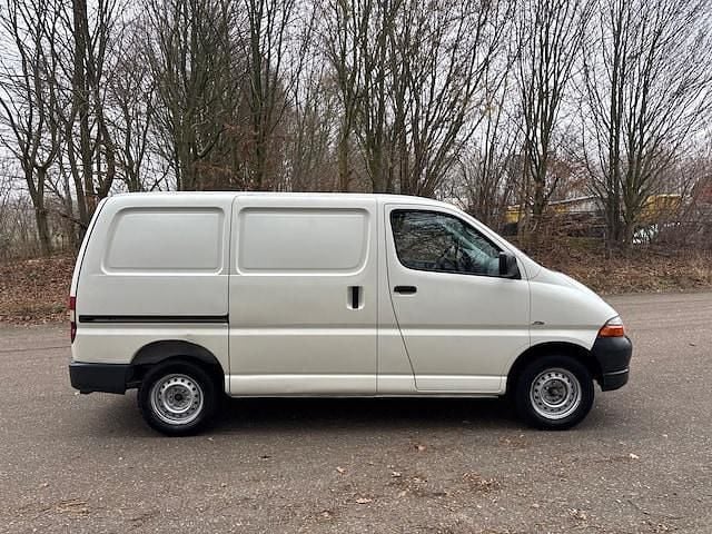 Occasion Toyota HiAce 88 PK (64 kW) 2004 Wit Sedan