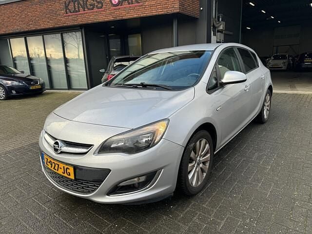 Grijs Gebruikt 2013 Opel Astra Cosmo Hatchback | € 4.495 (Super prijs) - Afbeelding 1/4