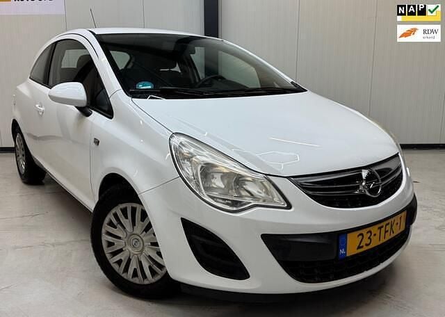Wit Gebruikt 2012 Opel Corsa Edition Hatchback | € 1.999 (Eerlijke prijs) - Afbeelding 1/4