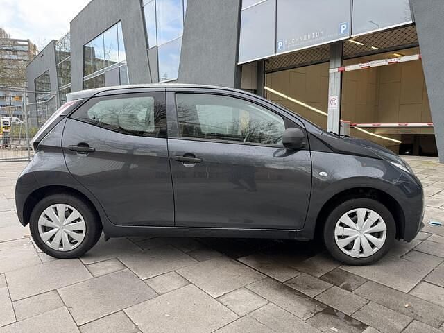 Occasion Toyota Aygo 69 PK (50 kW) 2017 Grijs Hatchback