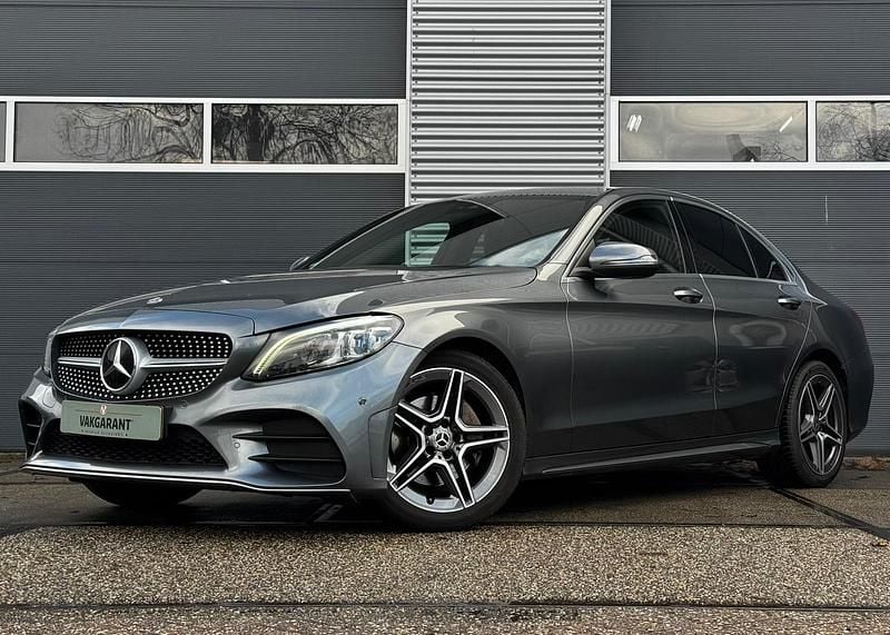Grijs Gebruikt 2020 Mercedes C180 Business Sedan | € 27.950 (Eerlijke prijs) - Afbeelding 1/4
