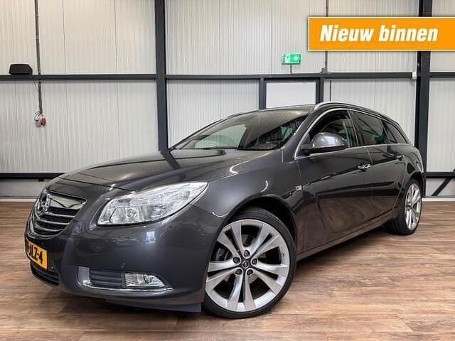 Grijs Gebruikt 2009 Opel Insignia Stationwagen | € 5.490 (Eerlijke prijs) - Afbeelding 1/4