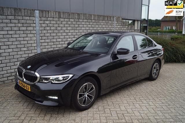 Zwart Gebruikt 2021 BMW 320 Comfort Edition Sedan | € 26.850 (Super prijs) - Afbeelding 1/4