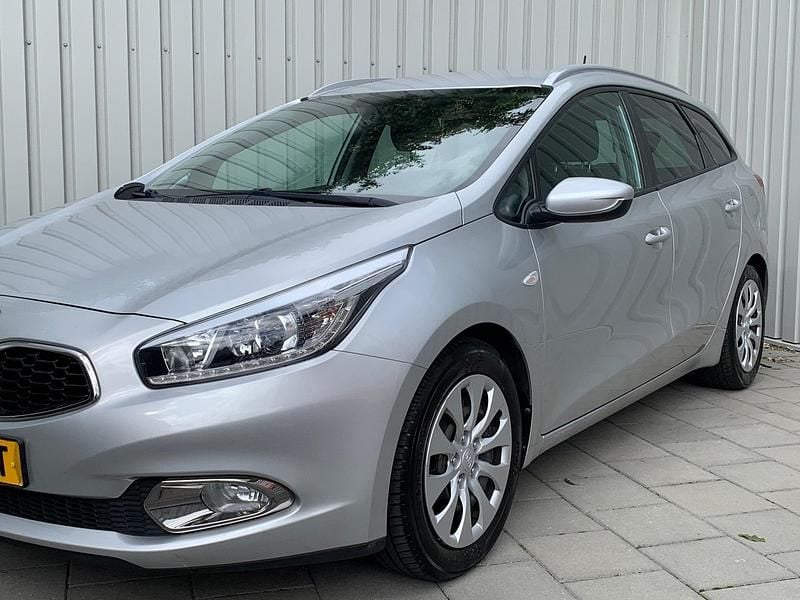Occasion Kia Ceed Comfort 135 PK (99 kW) 2015 Grijs Hatchback