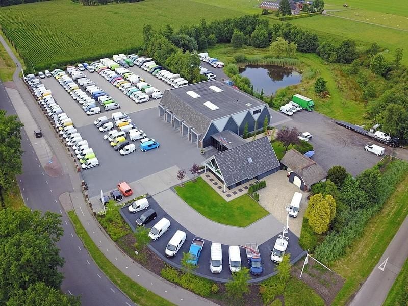 Rood Gebruikt 2011 Mercedes Vito Sedan | € 2.950 - Afbeelding 1/1