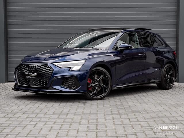 Blauw Gebruikt 2021 Audi A3 Sportback Design Hatchback | € 32.990 - Afbeelding 1/3