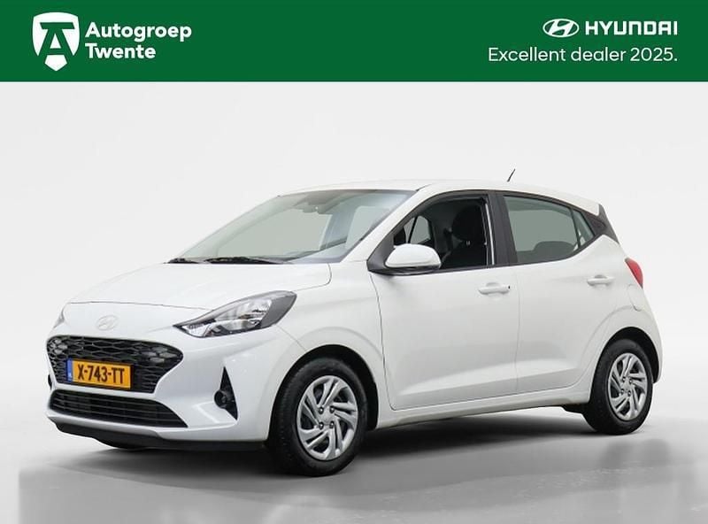 Wit Gebruikt 2024 Hyundai i10 Comfort Hatchback | € 16.990 (Eerlijke prijs) - Afbeelding 1/2