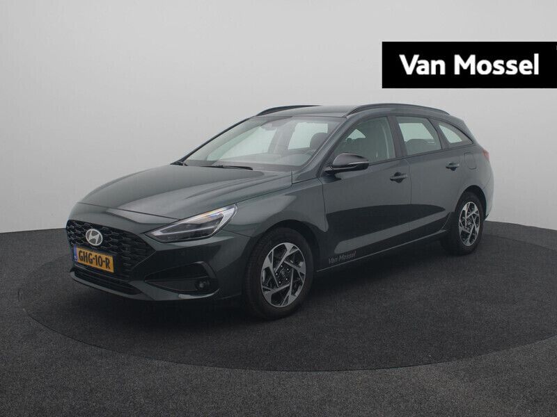 Groen Gebruikt 2024 Hyundai i30 Comfort Stationwagen | € 28.440 - Afbeelding 1/4