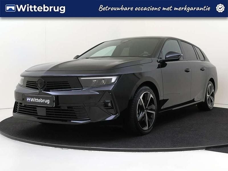 Zwart Occasion 2024 Opel Astra Stationwagen | € 25.725 (Goede deal) - Afbeelding 1/3