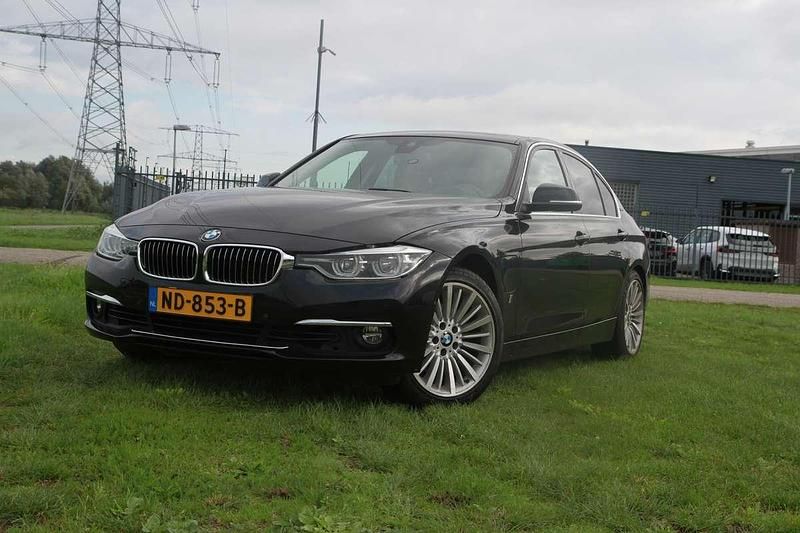 Gebruikt 2017 BMW 330e iPerformance Sedan | € 17.000 (Eerlijke prijs) - Afbeelding 1/4