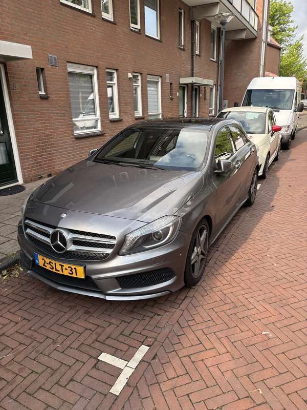 Grijs Gebruikt 2013 Mercedes A200 MPV | € 10.500 (Iets duurder) - Afbeelding 1/4