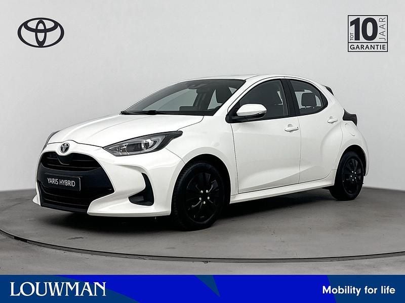 Wit Occasion 2025 Toyota Yaris Hybrid Active Hatchback | € 18.795 (Super prijs) - Afbeelding 1/4