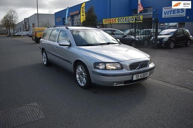 Grijs Gebruikt 2001 Volvo V70 Comfort Stationwagen | € 1.950 (Eerlijke prijs) - Afbeelding 1/4