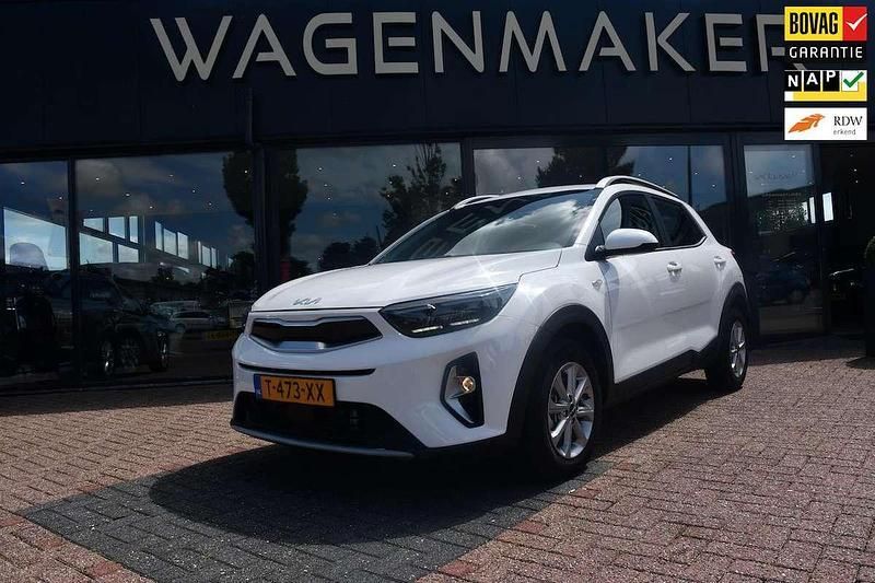 Wit, metallic lak Gebruikt 2023 Kia Stonic SUV | € 18.950 (Super prijs) - Afbeelding 1/4