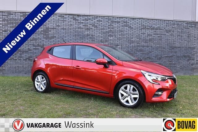 Rood Gebruikt 2022 Renault Clio V Zen Hatchback | € 12.440 (Eerlijke prijs) - Afbeelding 1/4