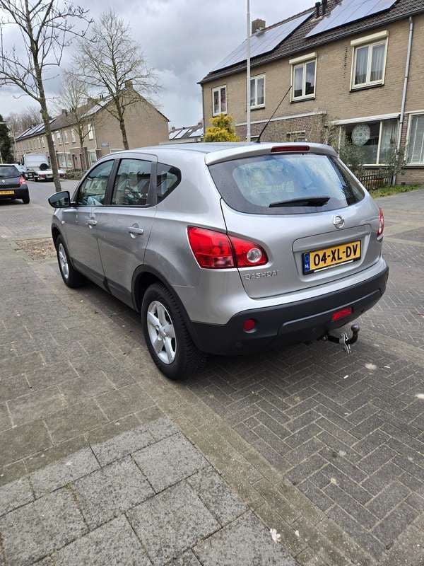Zilver Gebruikt 2007 Nissan Qashqai Acenta SUV | € 5.000 (Eerlijke prijs) - Afbeelding 1/4