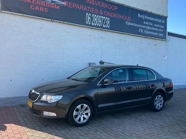 Bruin Gebruikt 2009 Skoda Superb Comfort Hatchback | € 2.850 (Super prijs) - Afbeelding 1/4
