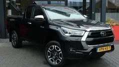 Zwart Gebruikt 2022 Toyota HiLux Comfort Pickup | € 34.995 (Goede deal)