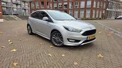 Grijs (metallic) Gebruikt 2018 Ford Focus ST-Line Hatchback | € 11.995 (Goede deal)