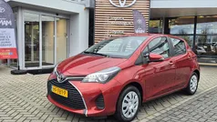 Rood Gebruikt 2015 Toyota Yaris Hatchback | € 9.900 (Eerlijke prijs)