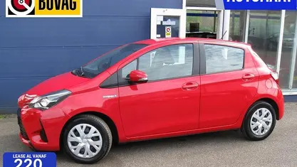 Rood Gebruikt 2020 Toyota Yaris Hybrid Active Hatchback | € 16.445 (Super prijs)