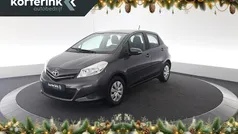 Grijs Gebruikt 2014 Toyota Yaris Hatchback | € 9.950 (Eerlijke prijs)