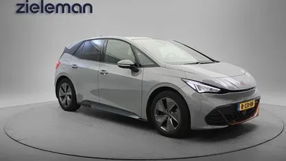 Grijs Occasion 2022 Cupra Born Hatchback | € 19.845 (Eerlijke prijs)