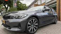 Grijs Gebruikt 2022 BMW 330e Sport Line Stationwagen | € 30.000 (Eerlijke prijs)