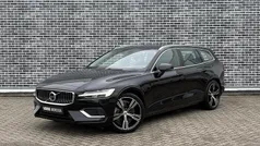 Zwart Gebruikt 2022 Volvo V60 Plus Stationwagen | € 33.694 (Eerlijke prijs)