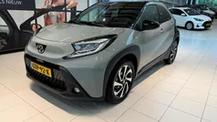 Groen metallic Gebruikt 2024 Toyota Aygo Pulse Hatchback | € 19.950 (Eerlijke prijs)