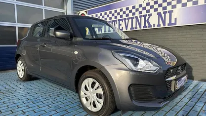 Grijs Occasion 2024 Suzuki Swift Hatchback | € 16.750 (Super prijs)