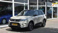 Bruin Gebruikt 2023 Suzuki Vitara Style SUV | € 29.443 (Eerlijke prijs)