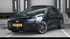 Zwart Gebruikt 2024 Ford Focus ST-Line X Hatchback | € 30.995 (Eerlijke prijs)