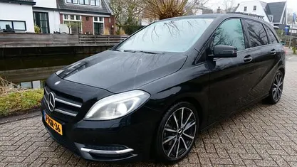 Occasion Mercedes B200 Ambition 157 PK (115 kW) 2014 Zwart (metallic) MPV