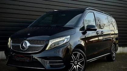 Zwart / obsidiaanzwart metallic Occasion 2021 Mercedes V300 AMG MPV | € 47.950 (Eerlijke prijs)