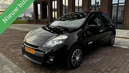 Gebruikt 2012 Renault Clio IV Authentique Hatchback | € 2.650 (Super prijs)