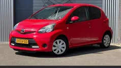 Rood Gebruikt 2013 Toyota Aygo Hatchback | € 6.450 (Eerlijke prijs)