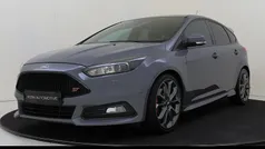 Grijs Gebruikt 2015 Ford Focus ST Hatchback | € 15.945 (Eerlijke prijs)