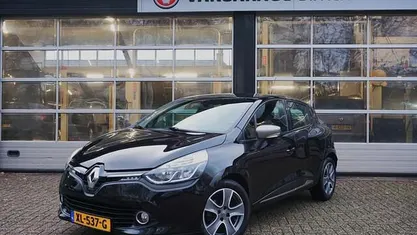 Zwart Occasion 2015 Renault Clio IV Expression Hatchback | € 8.450 (Goede deal)