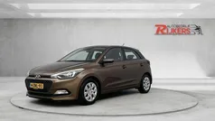 Bruin, metallic lak Gebruikt 2015 Hyundai i20 Comfort Hatchback | € 6.995 (Eerlijke prijs)