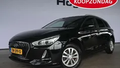 Zwart, metallic lak Gebruikt 2018 Hyundai i30 Comfort Stationwagen | € 11.440 (Eerlijke prijs)