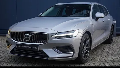Grijs Gebruikt 2025 Volvo V60 Stationwagen | € 41.995 (Goede deal)