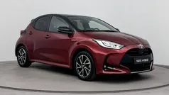 Rood Gebruikt 2021 Toyota Yaris Hybrid Style Hatchback | € 21.499 (Eerlijke prijs)