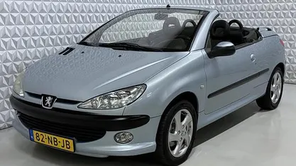Grijs Gebruikt 2003 Peugeot 206 CC Cabriolet | € 1.499 (Eerlijke prijs)