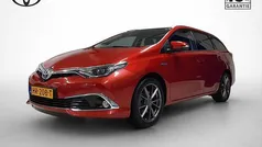 Rood Occasion 2015 Toyota Auris Touring Sports Stationwagen | € 16.950 (Eerlijke prijs)